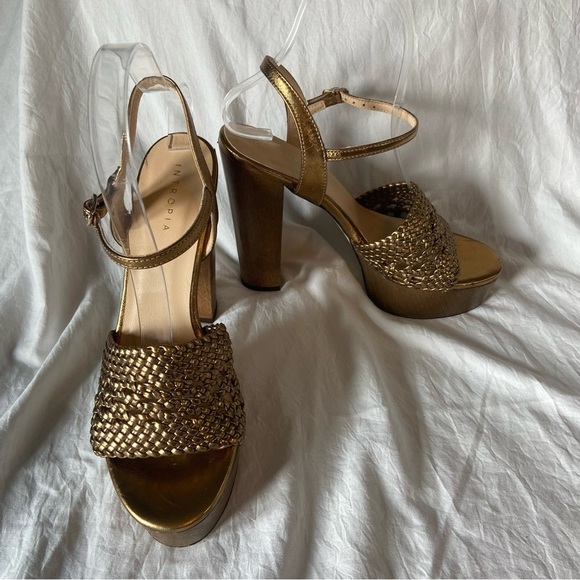 Intropia Metallic Gold Woven Leather Heels - Picture 12 of 12